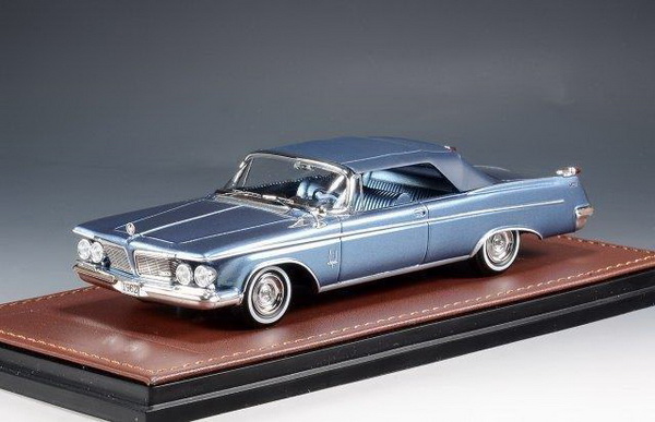 Chrysler Imperial Crown Convertible (closed) - sapphire blue met GLM132104 Модель 1:43